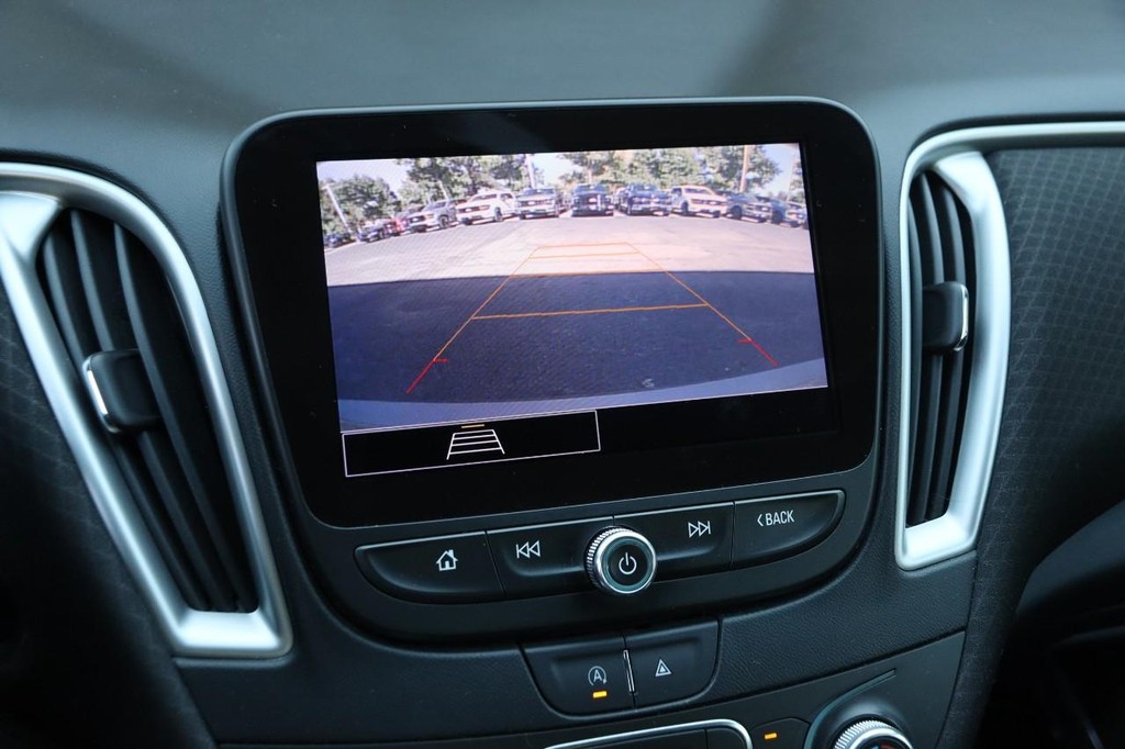 Chevrolet Malibu Vehicle Full-screen Gallery Image 17