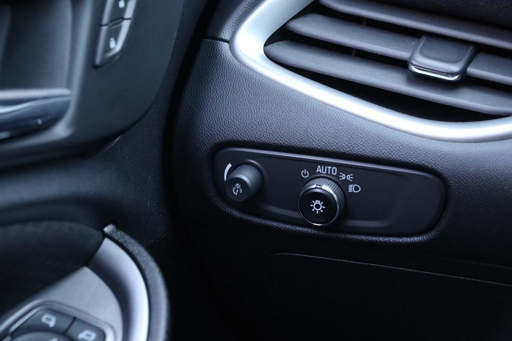 Chevrolet Malibu Vehicle Full-screen Gallery Image 20