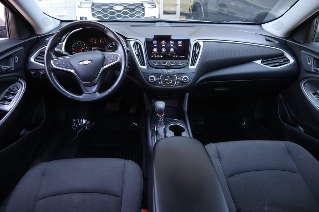 Chevrolet Malibu Vehicle Full-screen Gallery Image 21