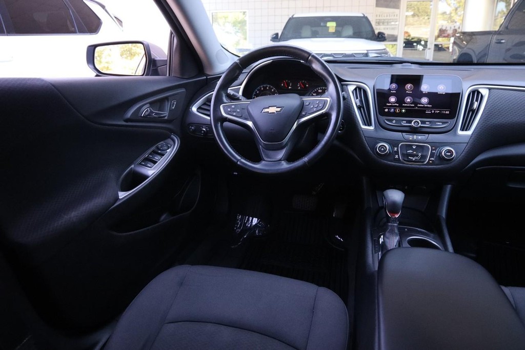 Chevrolet Malibu Vehicle Full-screen Gallery Image 22