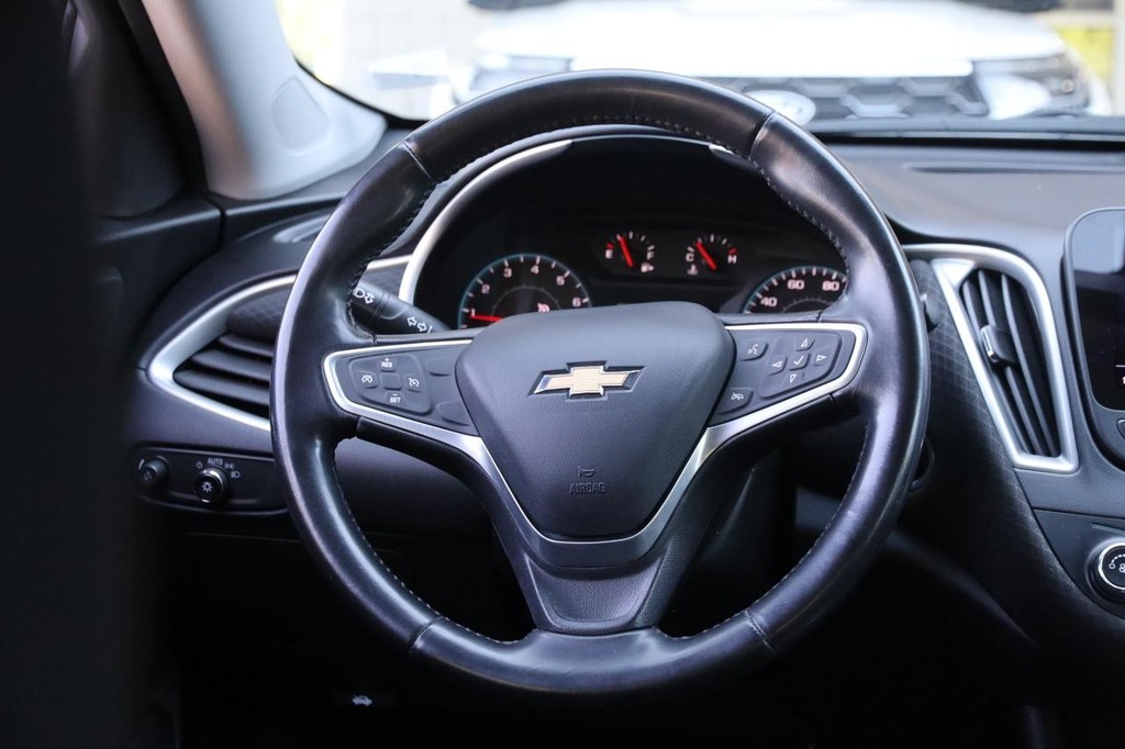 Chevrolet Malibu Vehicle Full-screen Gallery Image 23