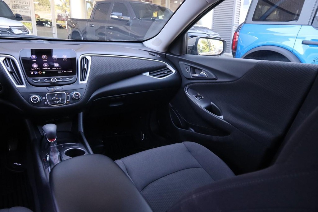 Chevrolet Malibu Vehicle Full-screen Gallery Image 25