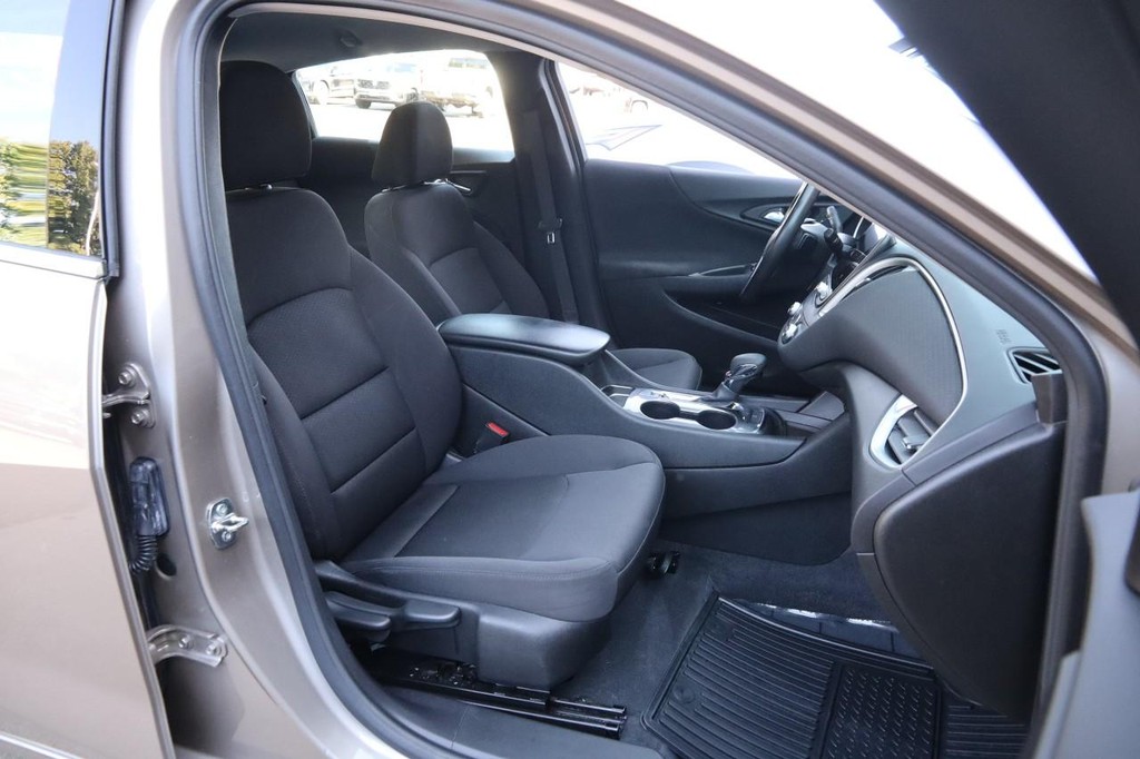 Chevrolet Malibu Vehicle Full-screen Gallery Image 26
