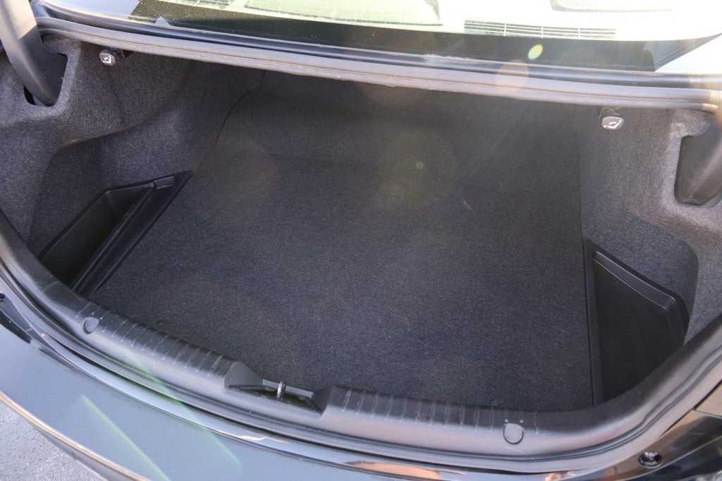 Mazda MAZDA6 Vehicle Full-screen Gallery Image 7