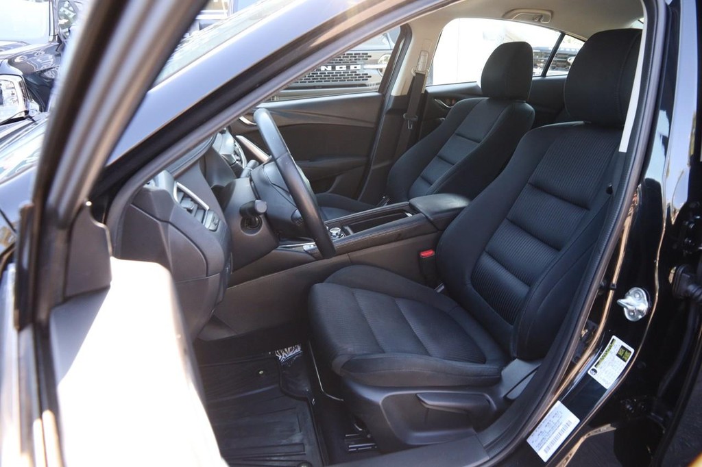 Mazda MAZDA6 Vehicle Full-screen Gallery Image 8