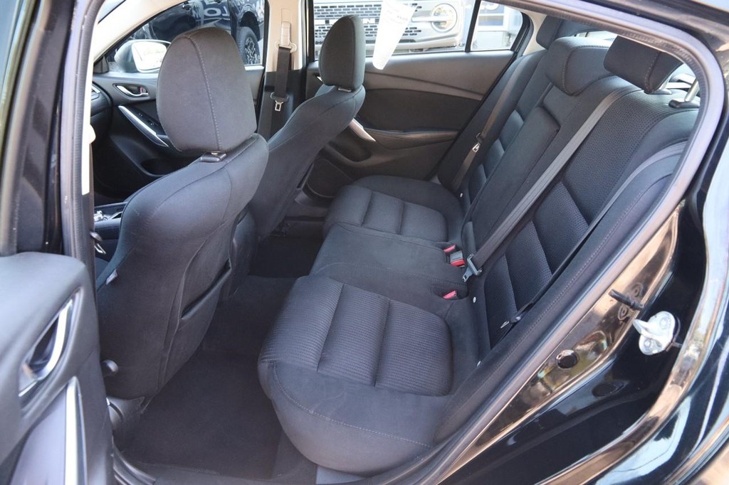 Mazda MAZDA6 Vehicle Full-screen Gallery Image 9