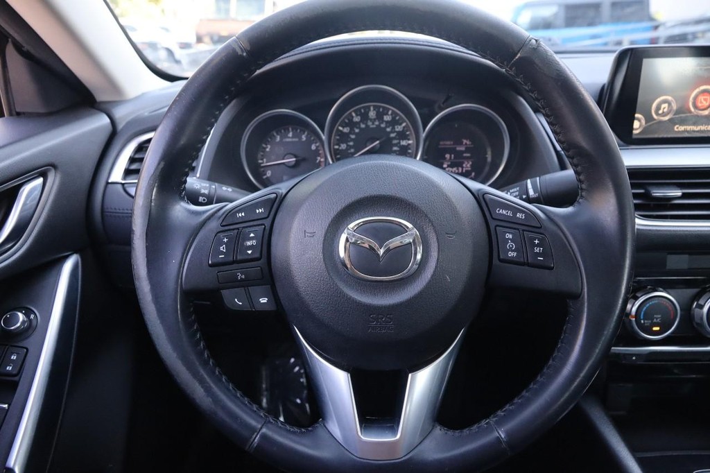 Mazda MAZDA6 Vehicle Full-screen Gallery Image 10
