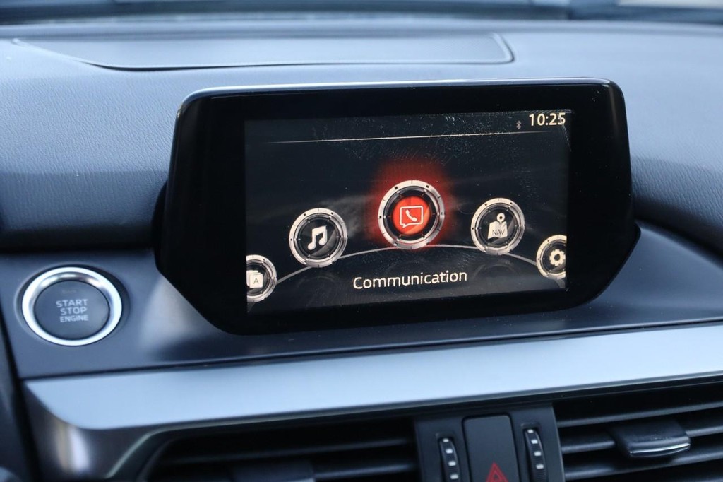 Mazda MAZDA6 Vehicle Full-screen Gallery Image 16