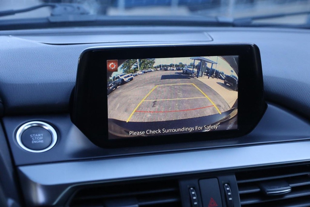 Mazda MAZDA6 Vehicle Full-screen Gallery Image 17
