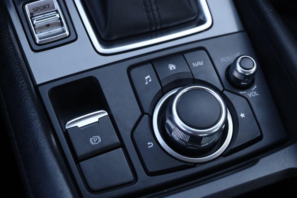 Mazda MAZDA6 Vehicle Full-screen Gallery Image 19