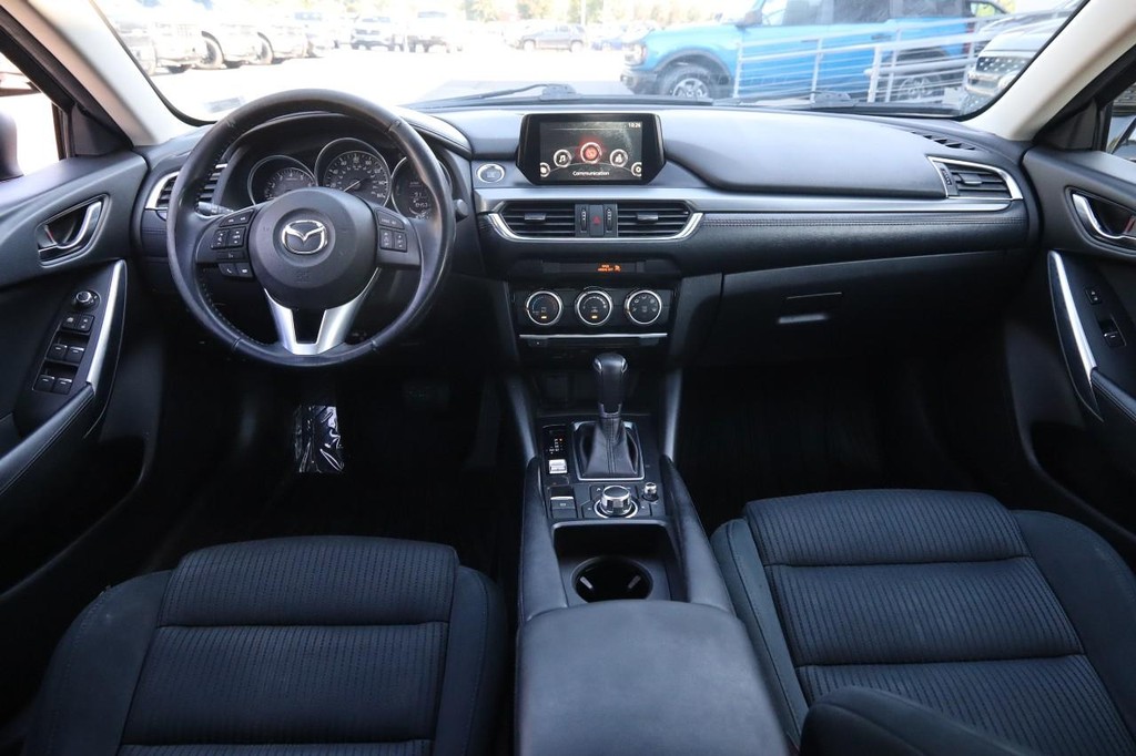 Mazda MAZDA6 Vehicle Full-screen Gallery Image 21