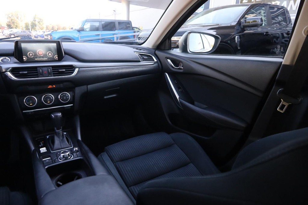 Mazda MAZDA6 Vehicle Full-screen Gallery Image 25