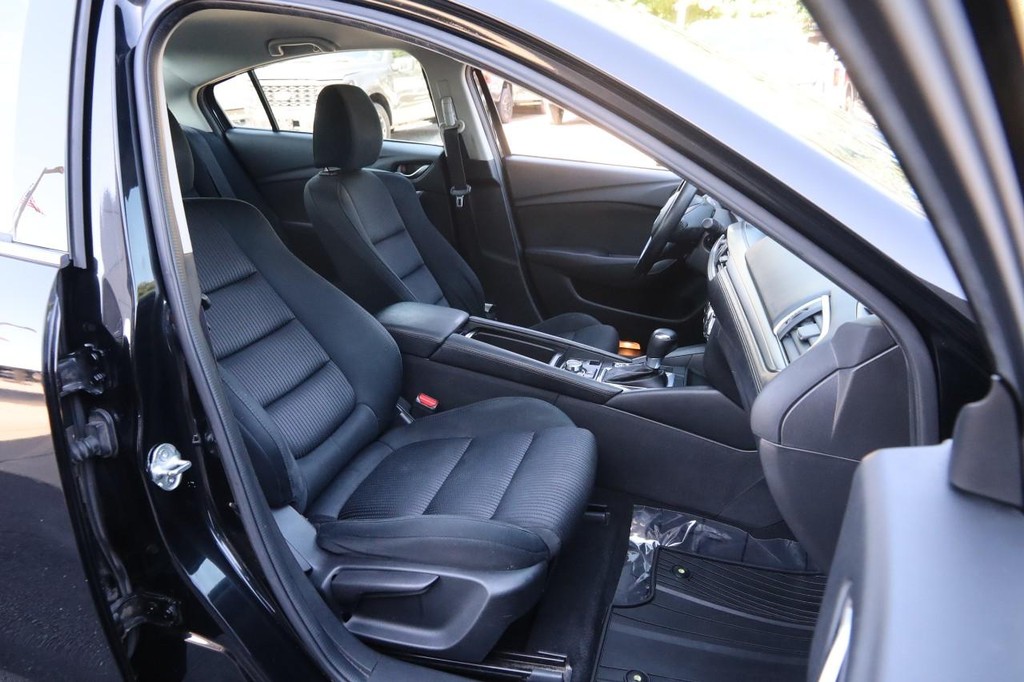 Mazda MAZDA6 Vehicle Full-screen Gallery Image 26