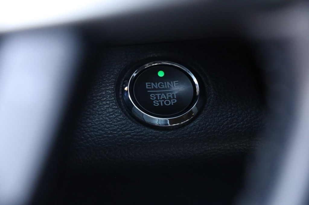 Ford Super Duty F-250 SRW Vehicle Image 14