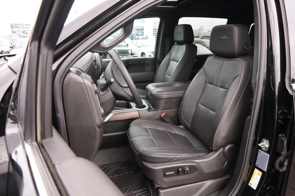 Chevrolet Silverado 3500HD Vehicle Full-screen Gallery Image 09