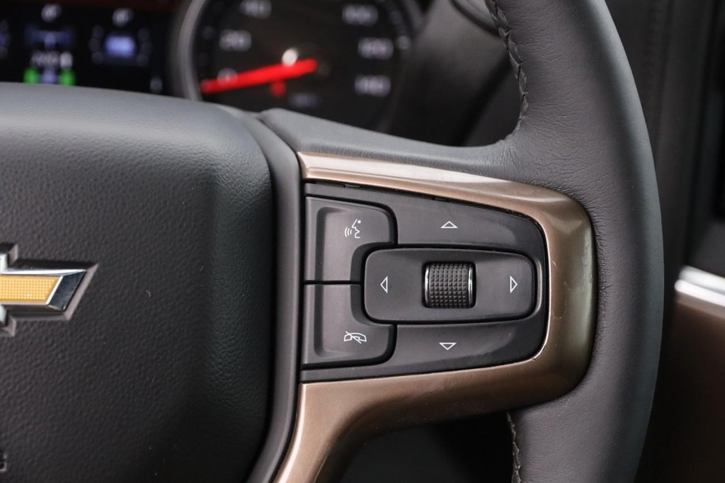Chevrolet Silverado 3500HD Vehicle Full-screen Gallery Image 13