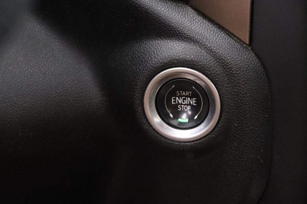 Chevrolet Silverado 3500HD Vehicle Full-screen Gallery Image 15