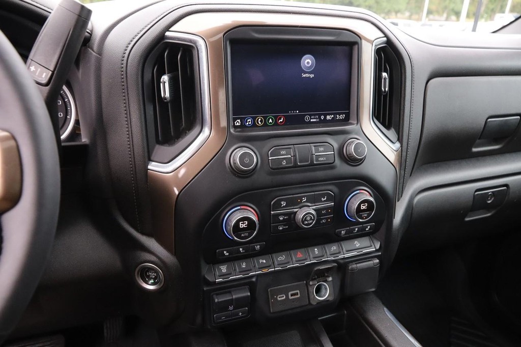 Chevrolet Silverado 3500HD Vehicle Full-screen Gallery Image 16