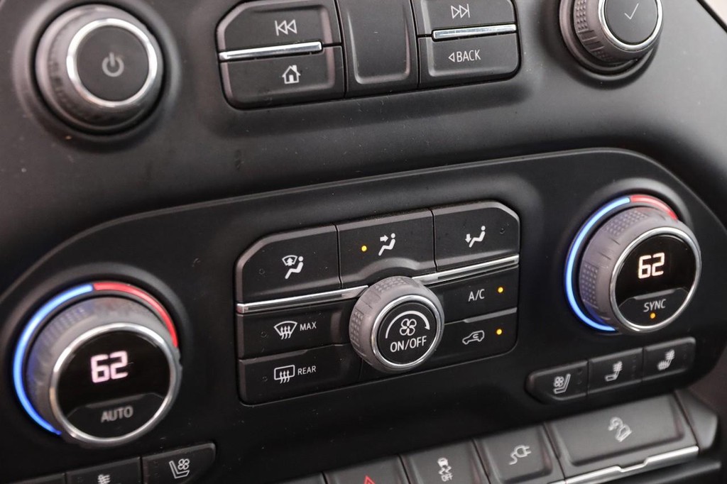 Chevrolet Silverado 3500HD Vehicle Full-screen Gallery Image 19