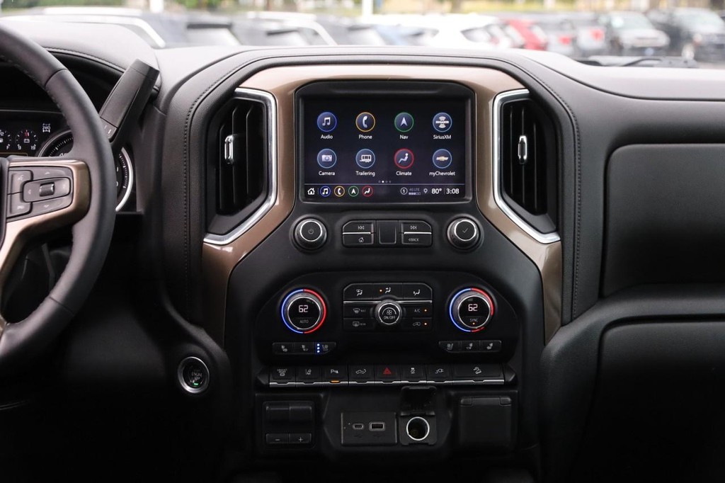 Chevrolet Silverado 3500HD Vehicle Full-screen Gallery Image 27