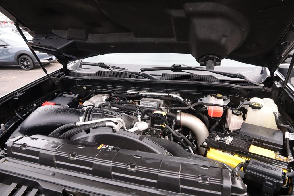 Chevrolet Silverado 3500HD Vehicle Full-screen Gallery Image 30