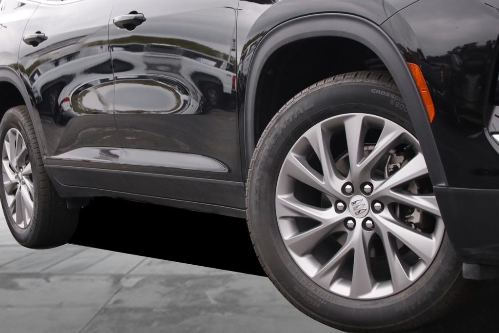 Buick Enclave Vehicle Full-screen Gallery Image 03