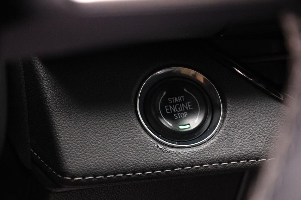 Buick Enclave Vehicle Full-screen Gallery Image 16