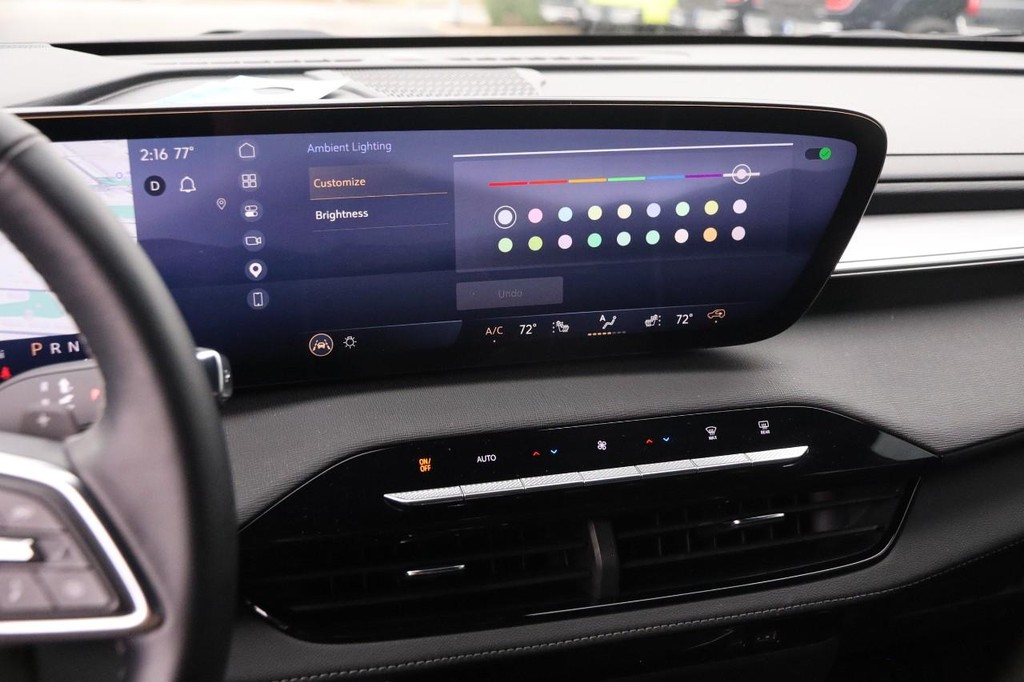 Buick Enclave Vehicle Full-screen Gallery Image 17