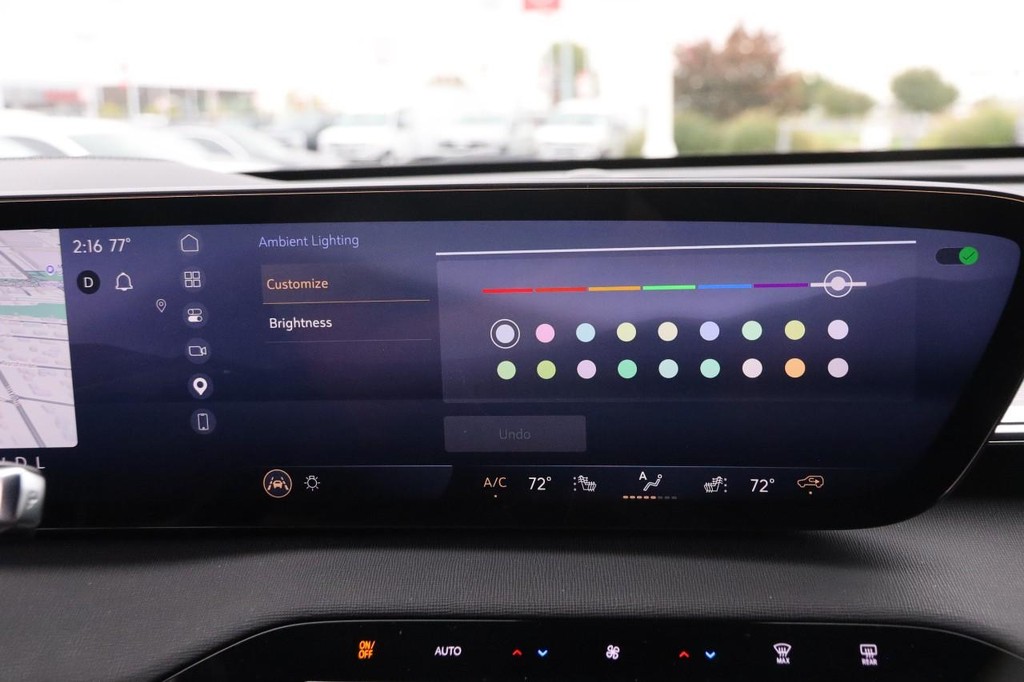 Buick Enclave Vehicle Full-screen Gallery Image 18