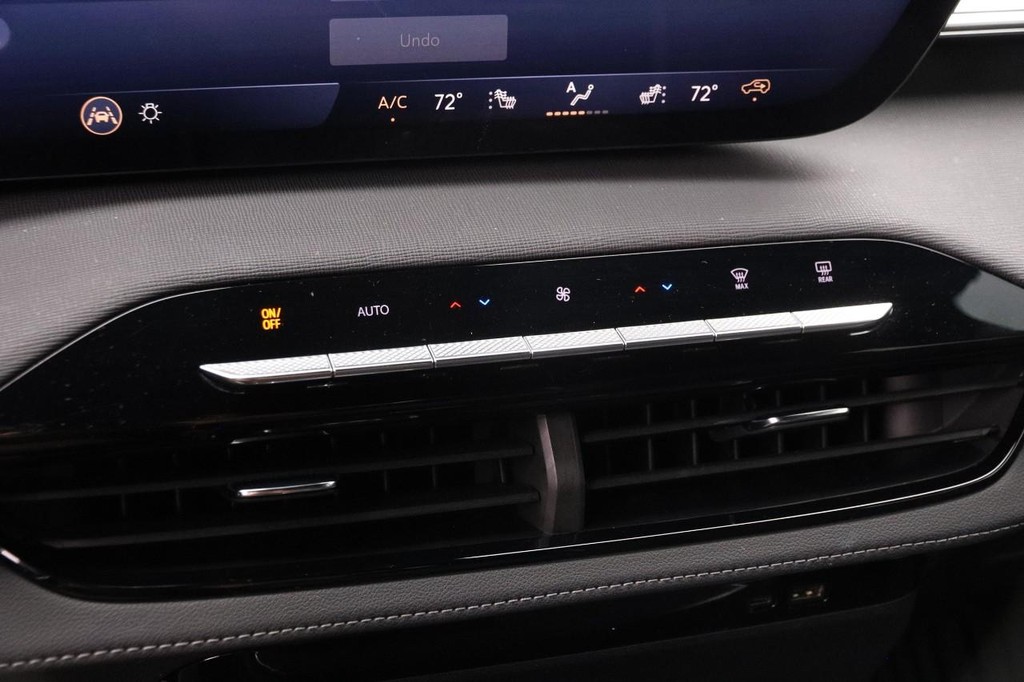 Buick Enclave Vehicle Full-screen Gallery Image 20