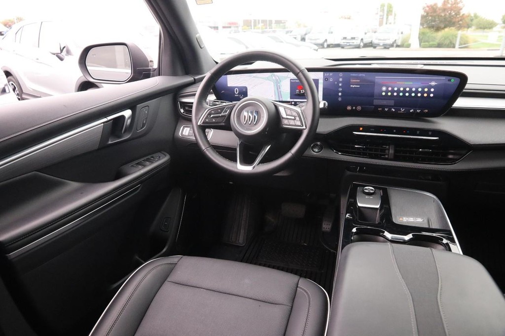 Buick Enclave Vehicle Full-screen Gallery Image 24