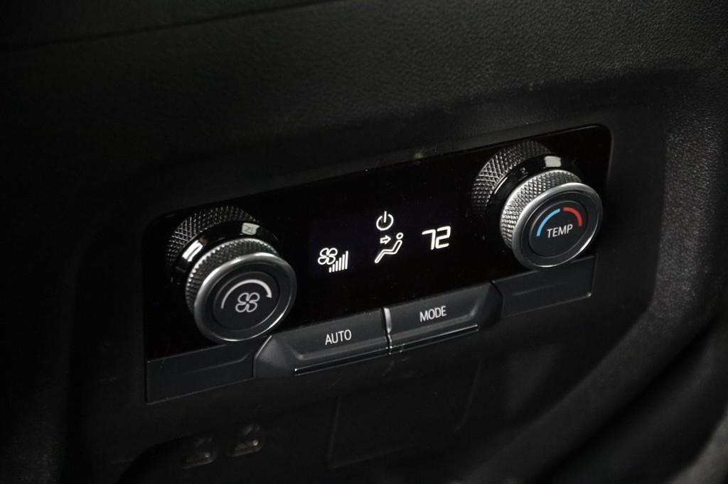 Buick Enclave Vehicle Full-screen Gallery Image 28