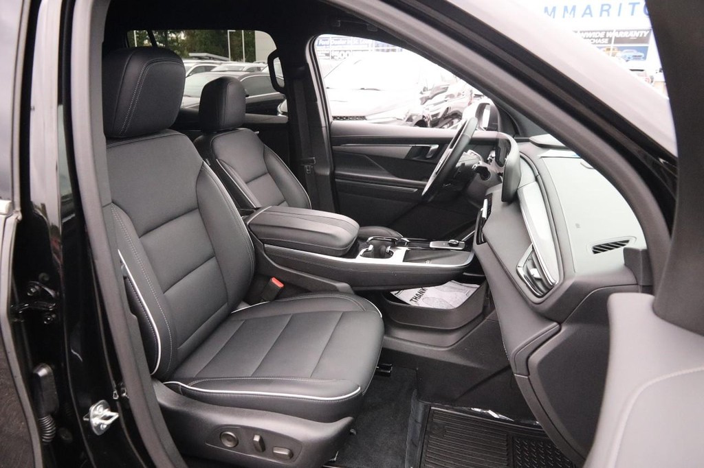 Buick Enclave Vehicle Full-screen Gallery Image 29