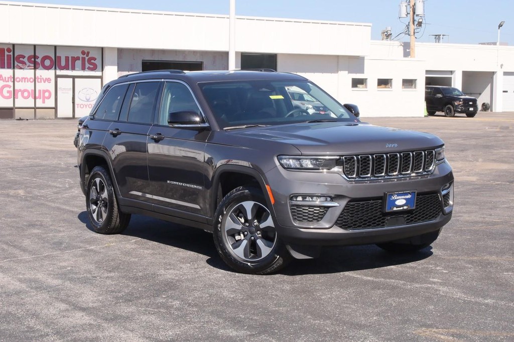 Jeep Grand Cherokee 4xe Vehicle Full-screen Gallery Image 2