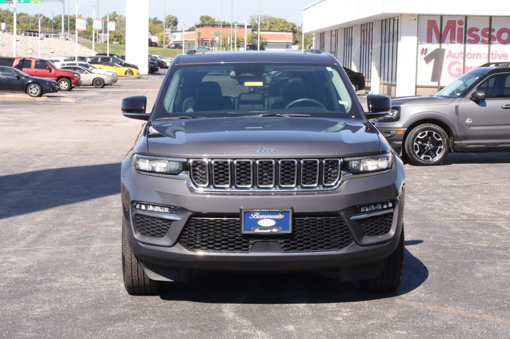 Jeep Grand Cherokee 4xe Vehicle Full-screen Gallery Image 4