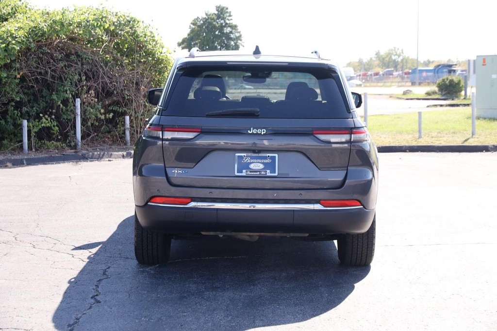 Jeep Grand Cherokee 4xe Vehicle Full-screen Gallery Image 6