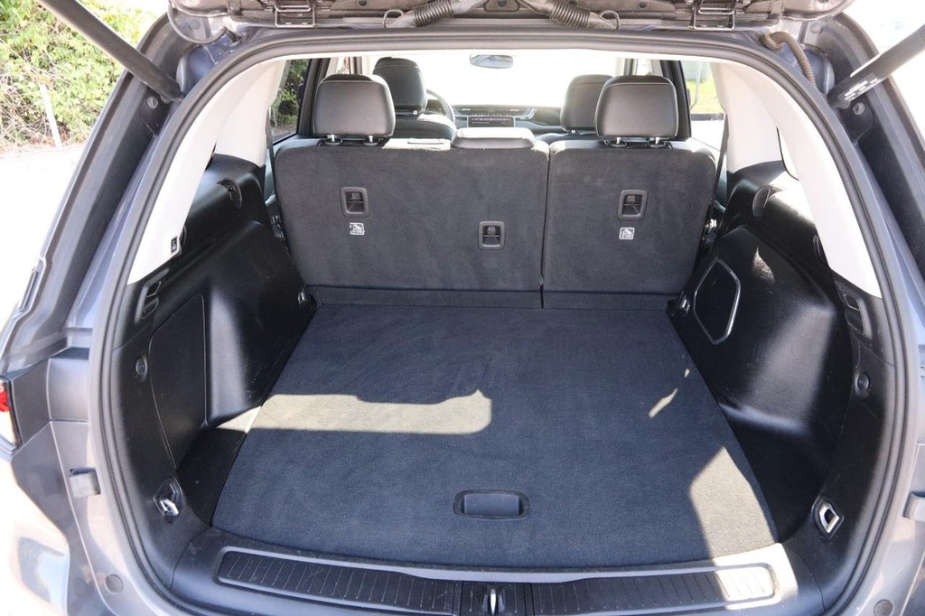 Jeep Grand Cherokee 4xe Vehicle Full-screen Gallery Image 7