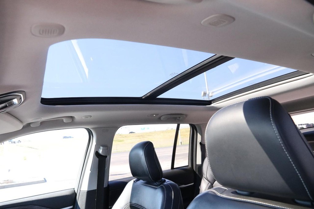 Jeep Grand Cherokee 4xe Vehicle Full-screen Gallery Image 9