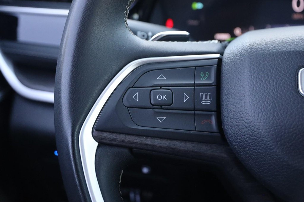 Jeep Grand Cherokee 4xe Vehicle Full-screen Gallery Image 13
