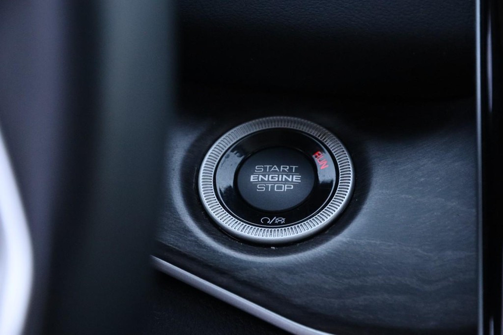Jeep Grand Cherokee 4xe Vehicle Full-screen Gallery Image 16
