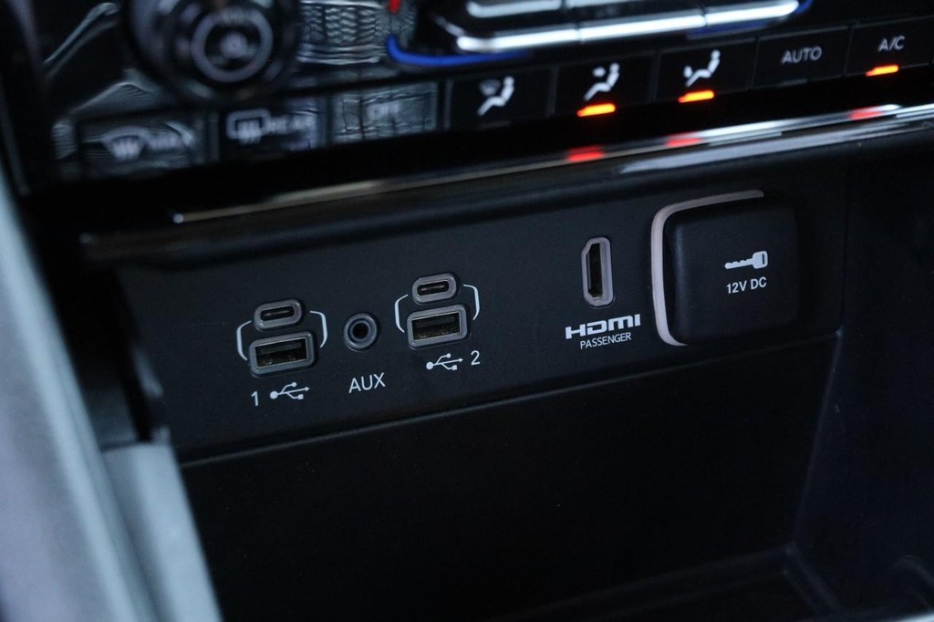 Jeep Grand Cherokee 4xe Vehicle Full-screen Gallery Image 22