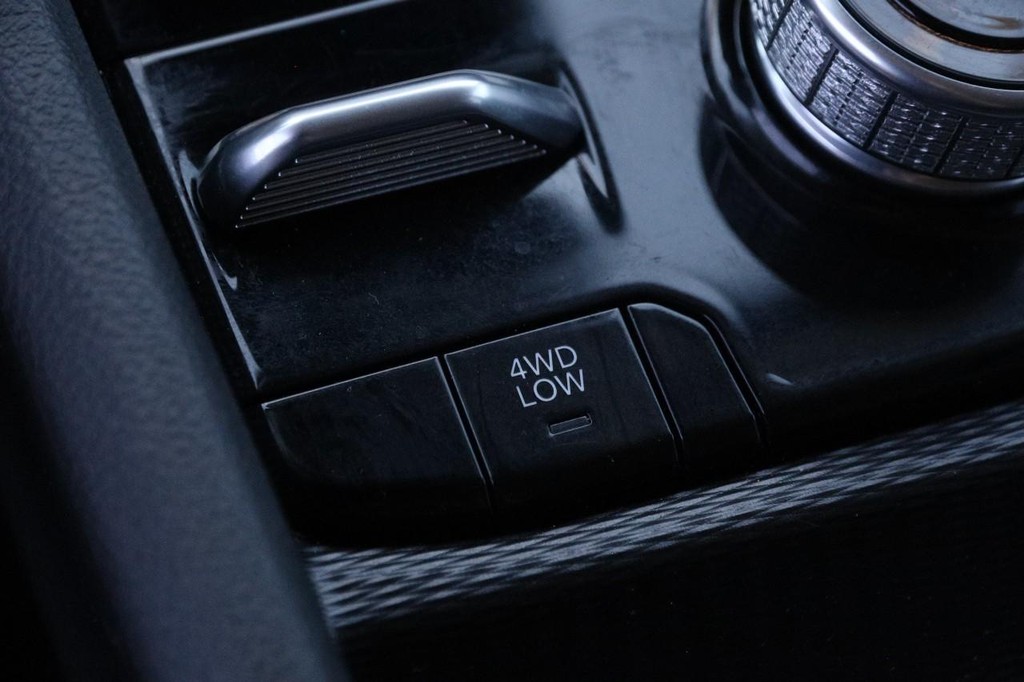 Jeep Grand Cherokee 4xe Vehicle Full-screen Gallery Image 24