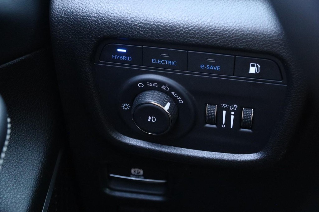 Jeep Grand Cherokee 4xe Vehicle Full-screen Gallery Image 26