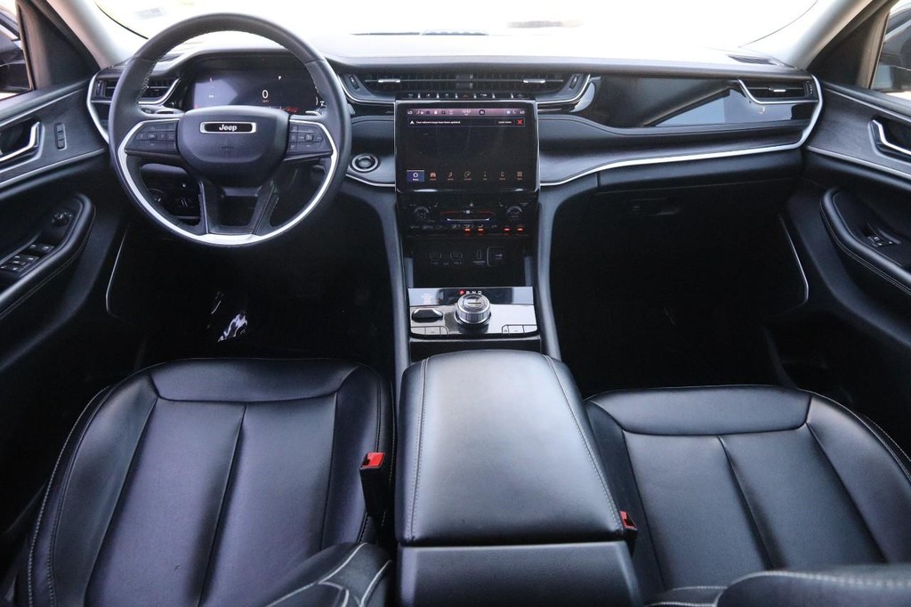 Jeep Grand Cherokee 4xe Vehicle Full-screen Gallery Image 28