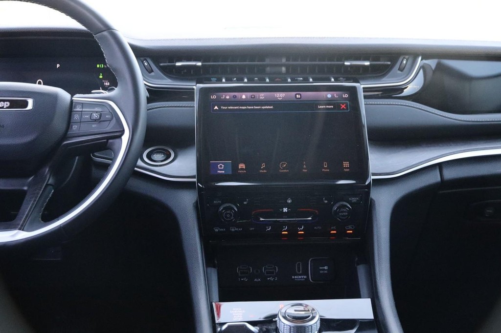 Jeep Grand Cherokee 4xe Vehicle Full-screen Gallery Image 31
