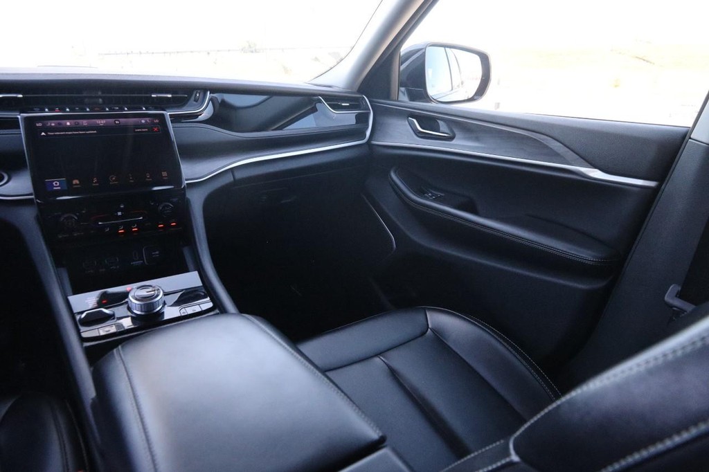 Jeep Grand Cherokee 4xe Vehicle Full-screen Gallery Image 32
