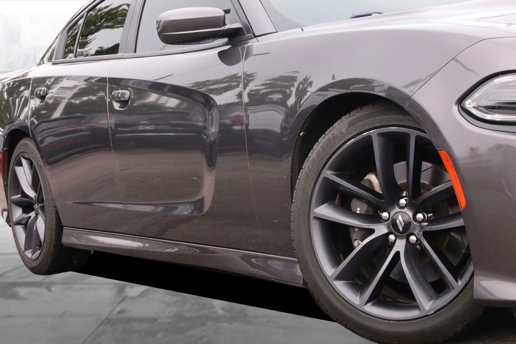 Dodge Charger Vehicle Full-screen Gallery Image 03