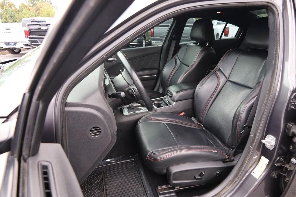 Dodge Charger Vehicle Full-screen Gallery Image 08