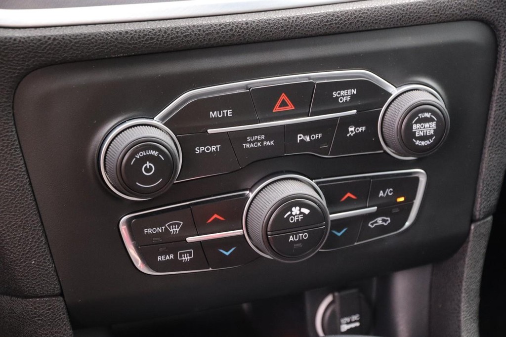 Dodge Charger Vehicle Full-screen Gallery Image 18
