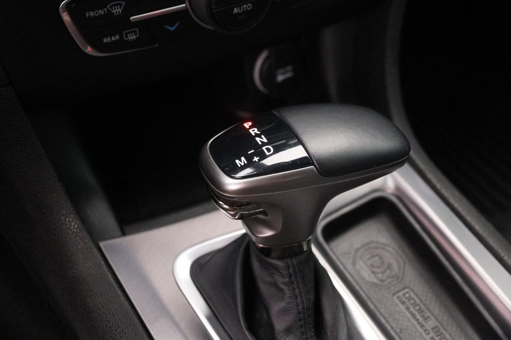 Dodge Charger Vehicle Full-screen Gallery Image 19